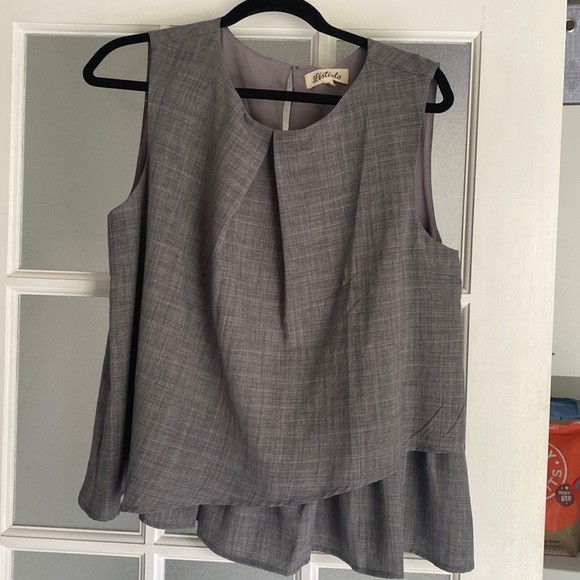 Sleeveless top. - Picture 1 of 3